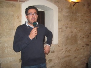 Speaker Juan Esteban