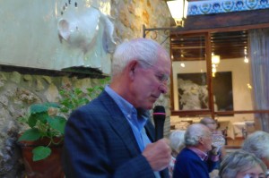 President Gordon Sellars introducing the tasting