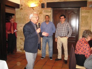 Gaby Ferenczy proposing a vote of thanks to Rodolfo and José