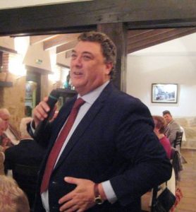 Paco Torelló introducing the wines